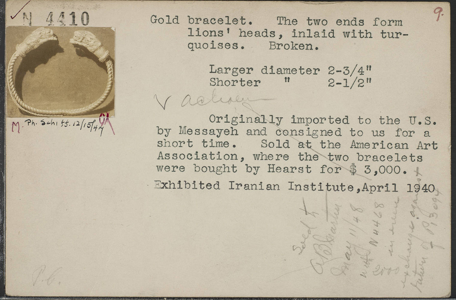 A small card with the picture of a bracelet on the top left hand corner and text that describes its provenance and dimensions.