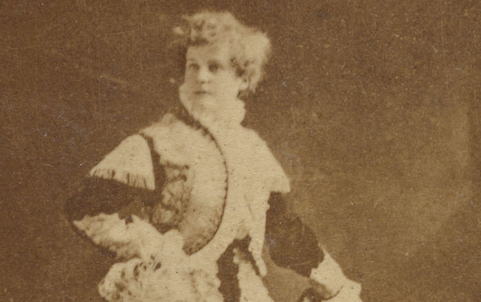 Detail view of a 1887 trading card featuring the actress Minnie Palmer