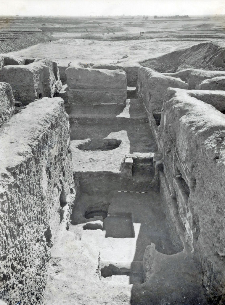 Black and white photograph of the Tepe Madrasa excavation site