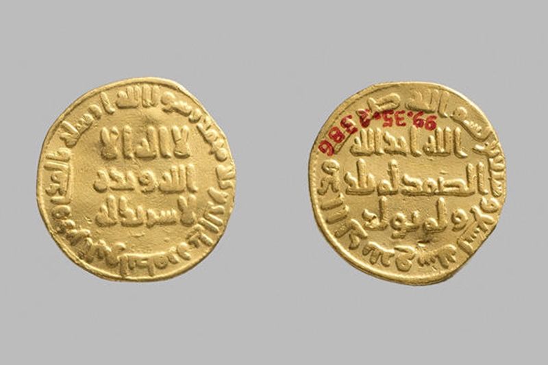 Both sides of a seventh century Islamic gold coin from Syria